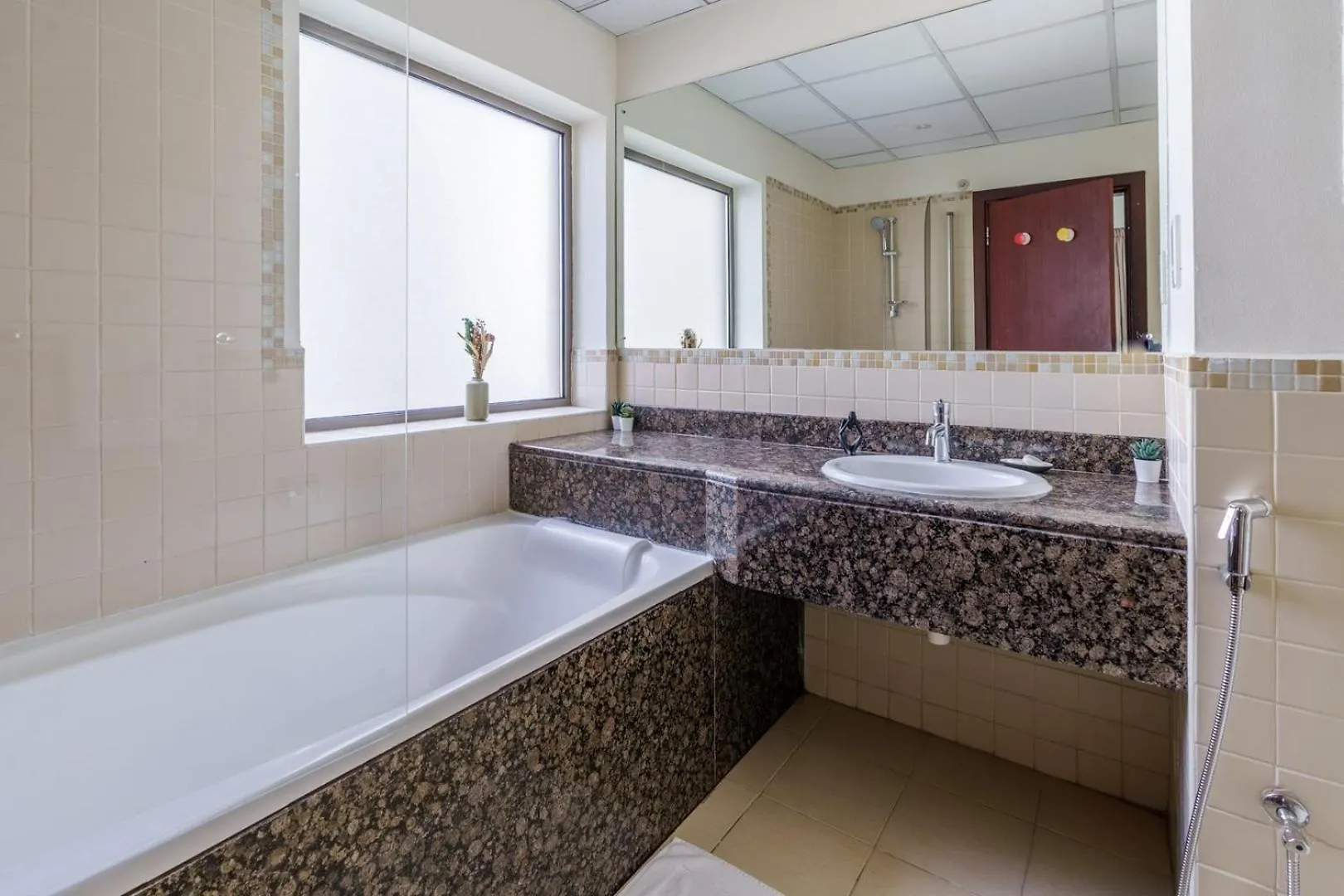 Guestready - Contemporary Apt In Jbr Dubai 0*,